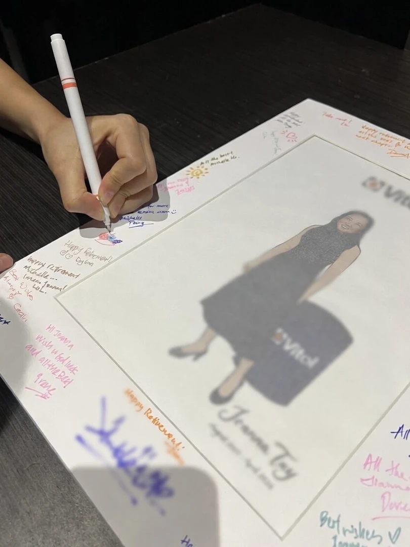 Employee making a tribute mark on the legacy portrait